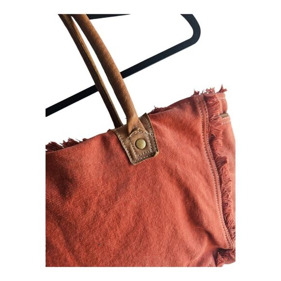 MYRA ‘Le Café De La Place Provence’ Canvas Tote - Picture 5 of 9